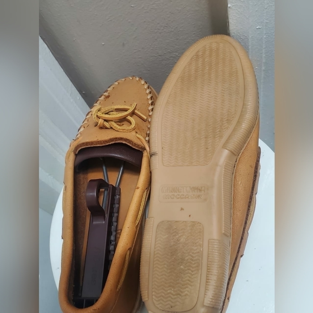 Minnetonka Classic Moccasins Women Leather Rawhide Slip On Loafers Size 7 & 8🌴✌ - Picture 11 of 14